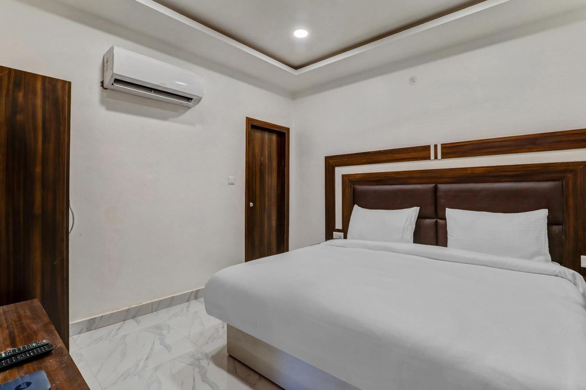 Super Collection O Yamuna Palace Near Gomti Riverfront Park Hasanganj Εξωτερικό φωτογραφία
